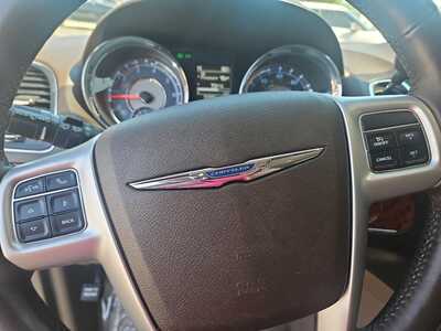 2014 Chrysler Town & Country, $11990. Photo 10