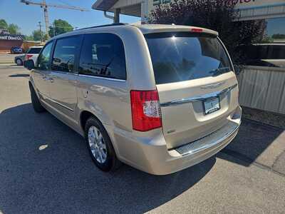 2014 Chrysler Town & Country, $11990. Photo 3