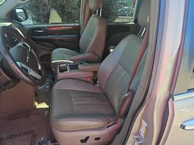 2014 Chrysler Town & Country, $11990. Photo 8