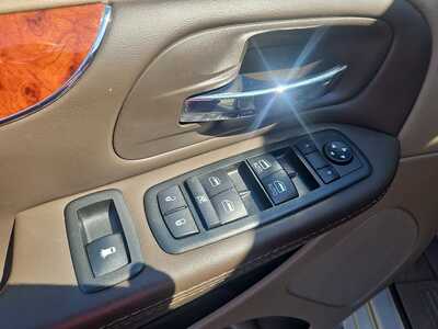 2014 Chrysler Town & Country, $11990. Photo 9