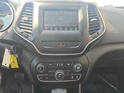 2019 Jeep Cherokee, $13990. Photo 12