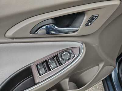 2021 Chevrolet Malibu, $17990. Photo 9