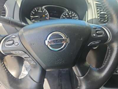 2020 Nissan Pathfinder, $18900. Photo 10