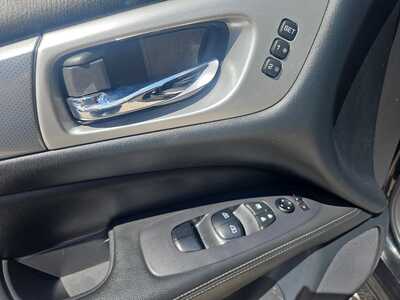 2020 Nissan Pathfinder, $18900. Photo 9