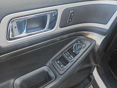 2015 Ford Explorer, $10900. Photo 9