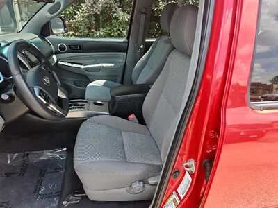 2015 Toyota Tacoma, $24900. Photo 8