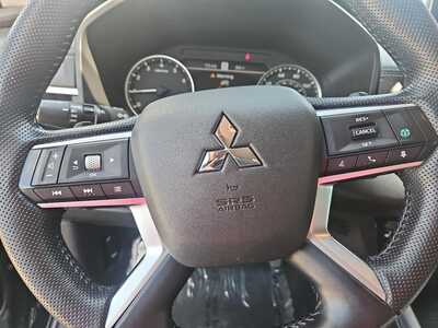 2022 Mitsubishi Outlander, $0. Photo 10