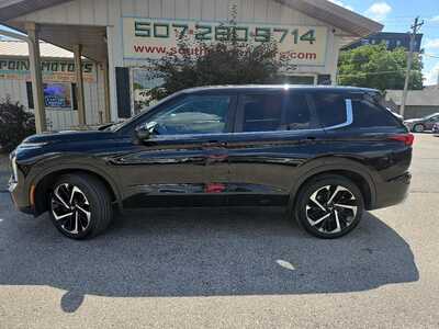2022 Mitsubishi Outlander, $0. Photo 2