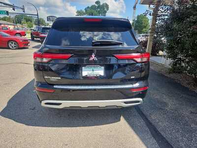 2022 Mitsubishi Outlander, $0. Photo 4