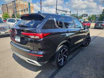 2022 Mitsubishi Outlander, $0. Photo 5