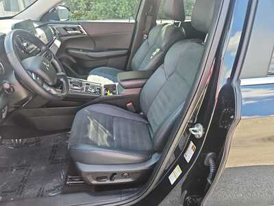 2022 Mitsubishi Outlander, $0. Photo 8