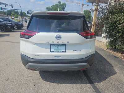 2021 Nissan Rogue, $15900. Photo 4