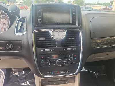 2016 Chrysler Town & Country, $9900. Photo 10