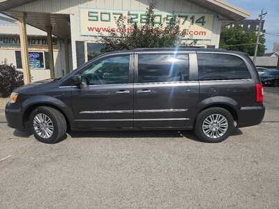 2016 Chrysler Town & Country, $9900. Photo 2