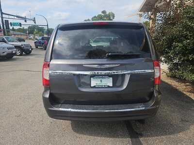 2016 Chrysler Town & Country, $9900. Photo 4