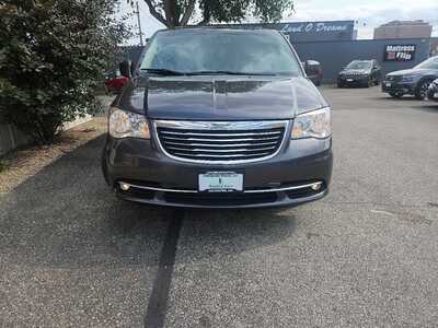 2016 Chrysler Town & Country, $9900. Photo 7