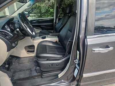 2016 Chrysler Town & Country, $9900. Photo 8