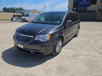 2016 Chrysler Town & Country, $0. Photo 1