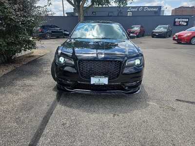 2017 Chrysler 300, $13900. Photo 7
