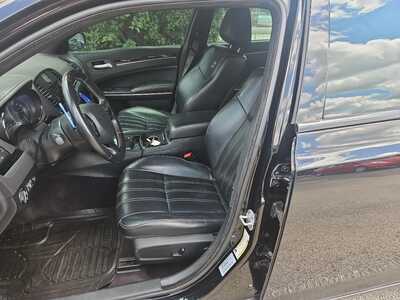 2017 Chrysler 300, $13900. Photo 8