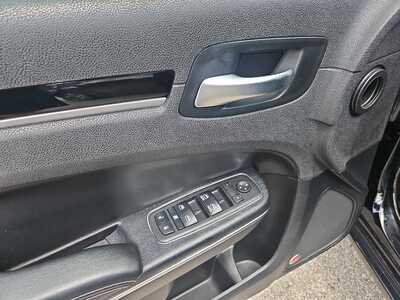 2017 Chrysler 300, $13900. Photo 9