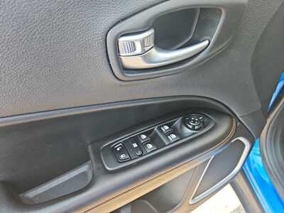 2018 Jeep Compass, $13900. Photo 9