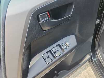 2018 Toyota RAV4, $16900. Photo 9