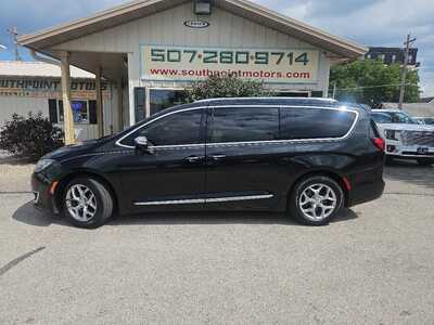 2017 Chrysler Pacifica, $12900. Photo 2
