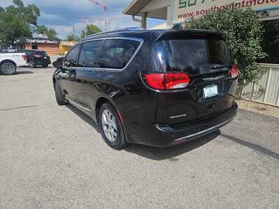 2017 Chrysler Pacifica, $12900. Photo 3