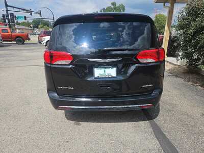 2017 Chrysler Pacifica, $12900. Photo 4