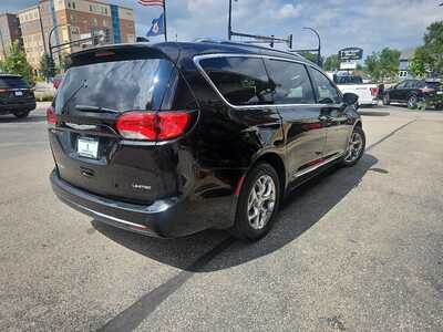 2017 Chrysler Pacifica, $12900. Photo 5