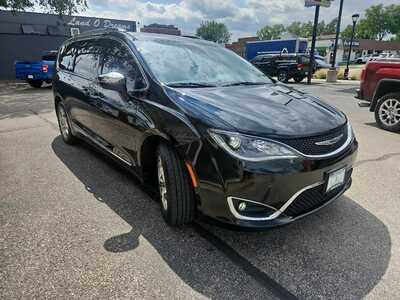 2017 Chrysler Pacifica, $12900. Photo 6