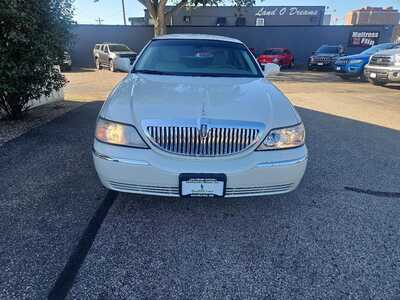 2005 Lincoln Town Car, $7995. Photo 7