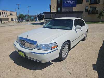 2005 Lincoln Town Car, $0. Photo 1