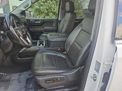 2019 GMC 1500 Crew Cab, $31900. Photo 8