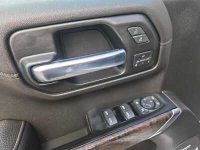 2019 GMC 1500 Crew Cab, $31900. Photo 9
