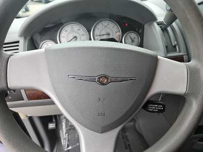 2010 Chrysler Town & Country, $5500. Photo 10