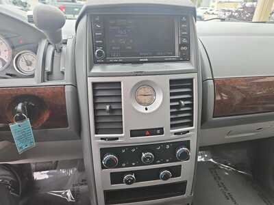2010 Chrysler Town & Country, $5500. Photo 12