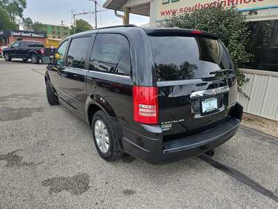 2010 Chrysler Town & Country, $5500. Photo 3