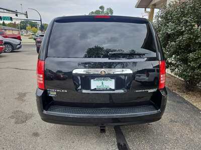 2010 Chrysler Town & Country, $5500. Photo 4