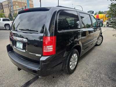 2010 Chrysler Town & Country, $5500. Photo 5