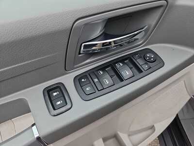 2010 Chrysler Town & Country, $5500. Photo 9