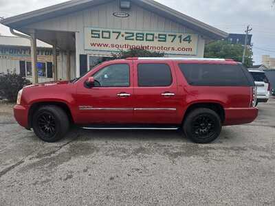 2014 GMC Yukon XL, $14900. Photo 2