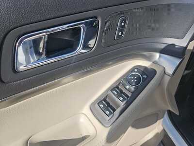 2015 Ford Explorer, $10900. Photo 9
