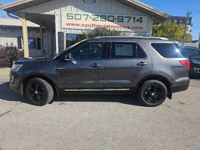 2016 Ford Explorer, $10900. Photo 2