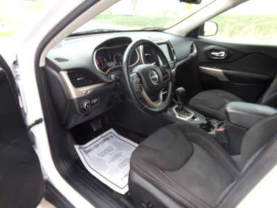 2017 Jeep Cherokee, $9250. Photo 5