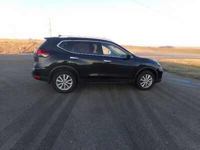 2020 Nissan Rogue, $15500. Photo 2