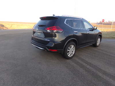 2020 Nissan Rogue, $15500. Photo 3