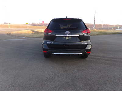 2020 Nissan Rogue, $15500. Photo 4