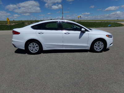 2019 Ford Fusion, $9250. Photo 2